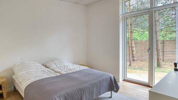 4 bedrooms, individually furnished