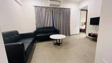 Family Studio | Iron/ironing board, free WiFi, bed sheets