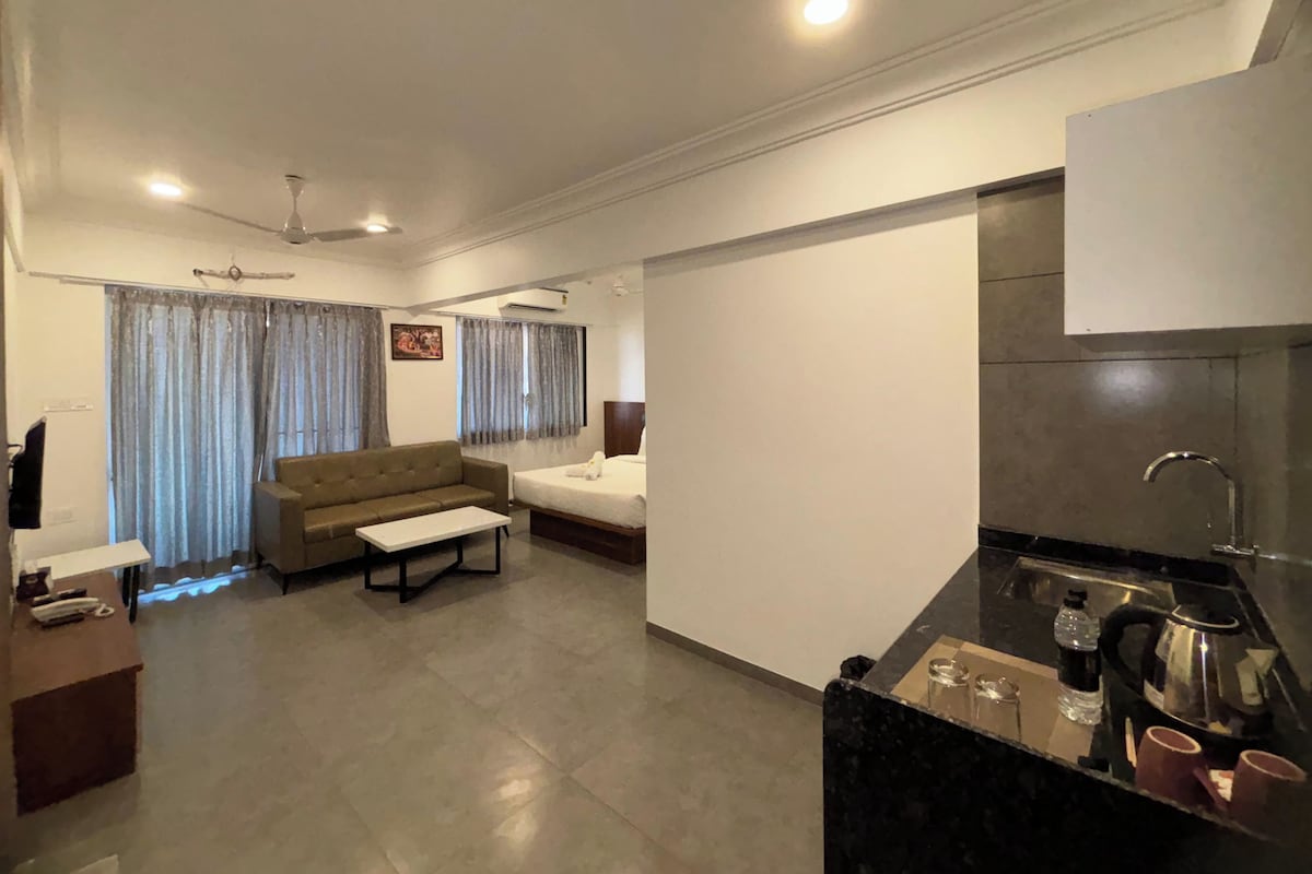 Deluxe Mountain View | Iron/ironing board, free WiFi, bed sheets