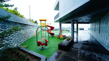 Tempat bermain anak - outdoor