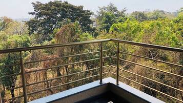 Panoramic Studio Suite | Balcony