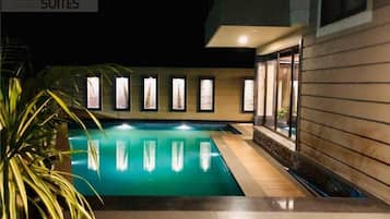 Kolam renang outdoor