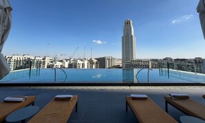 Pool - 2BR Apartment in Palace Residences Creek harbour (Dubai)