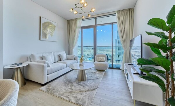 Smart TV - 2BR Apartment in Palace Residences Creek harbour (Dubai)