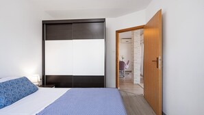 2 間睡房、房內夾萬、熨斗/熨衫板、免費 Wi-Fi
