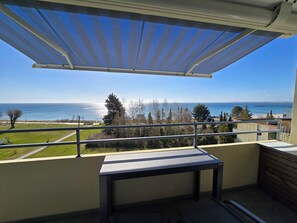 Unclassified image, 4 of 28, button