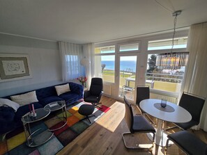 Unclassified image, 5 of 28, button