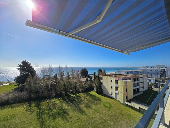 Unclassified image, 1 of 28, button