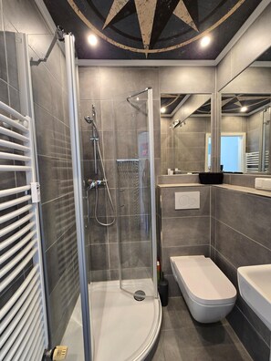 Unclassified image, 3 of 28, button