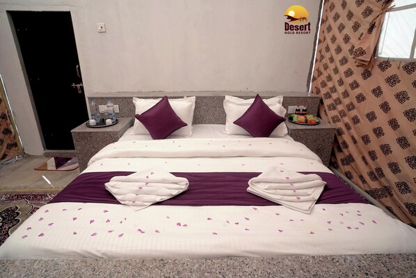 Tienda Deluxe | Escritorio, wifi gratis, ropa de cama