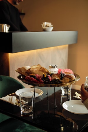 Daily local cuisine breakfast for a fee - spera luxury palermo (Palermo)