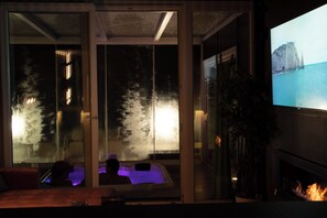 奢華別墅 | 起居區 | 32-吋平面電視、數位頻道、首輪電影、付費電影
