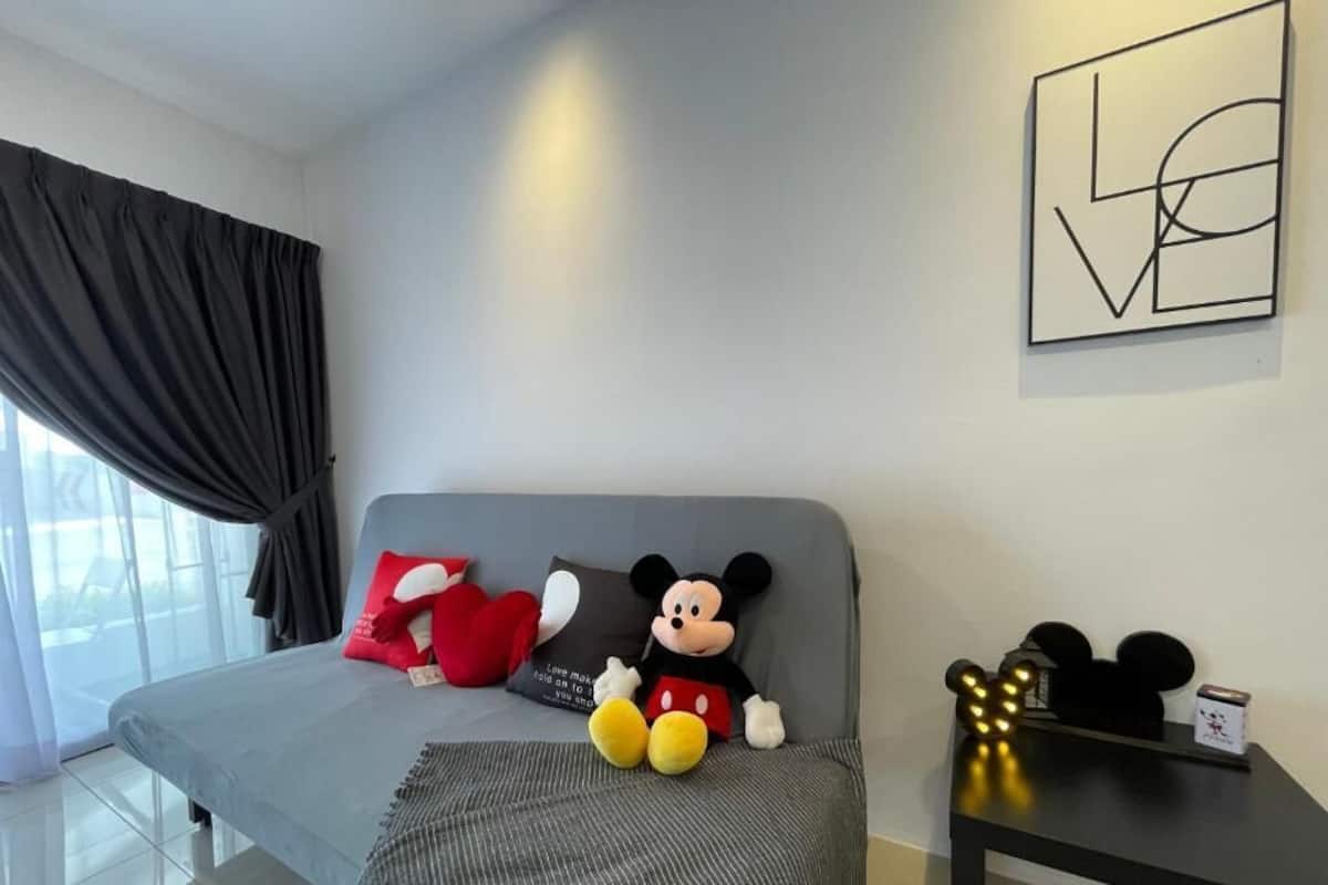 Grand Suite, 3 Bedrooms | Living area