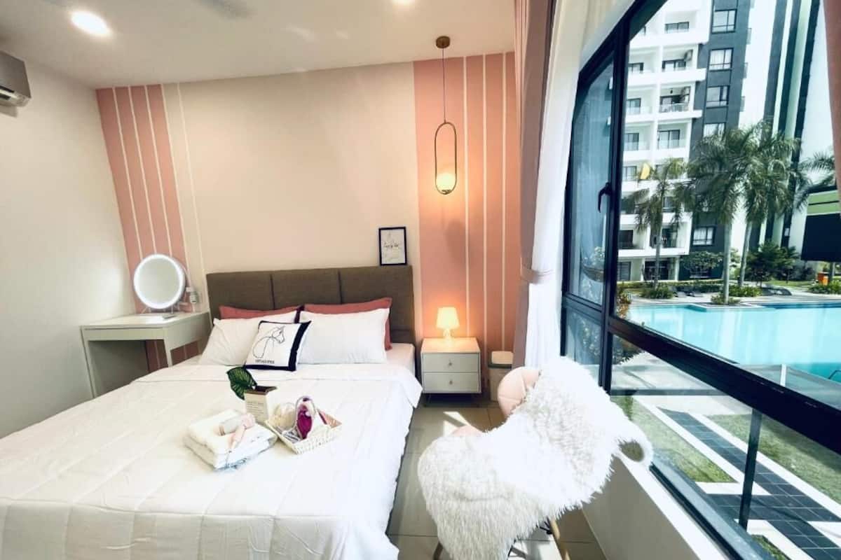 Superior Apartment, 3 Bedrooms, Pool View