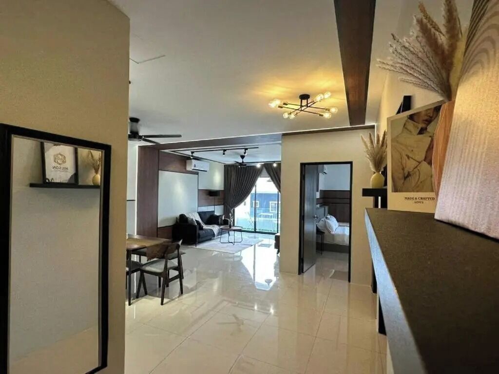 Premier Apartment, 4 Bedrooms | Living area
