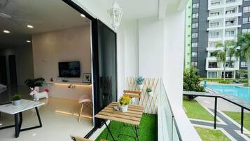 Superior Apartment, 3 Bedrooms, Pool View | Terrace/patio