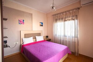 4 habitaciones y espacio para trabajar con laptop 