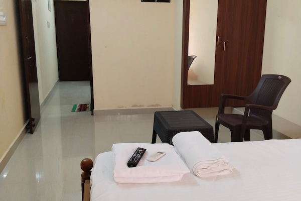 Deluxe Double or Twin Room, Balcony, Garden View | Desk, blackout curtains, soundproofing, free WiFi