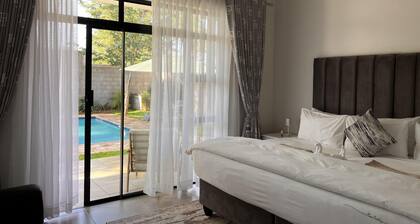 Victoria Falls Estate Villa - 2274