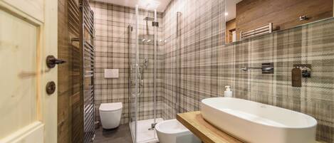 Apartment, Mountain View | Bathroom | Shower, hair dryer, towels, soap