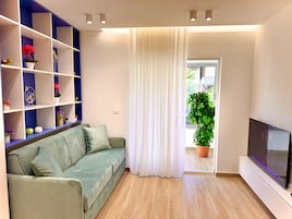 Escritorio, wifi gratis y ropa de cama