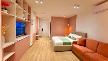 1 bedroom, desk, free WiFi, bed sheets