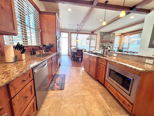 Eagles Nest • Mtn Views • Dog-Friendly • Ev Charger • Ski/Hike