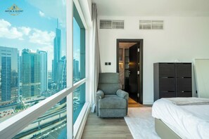 2 bedrooms, in-room safe, desk, iron/ironing board