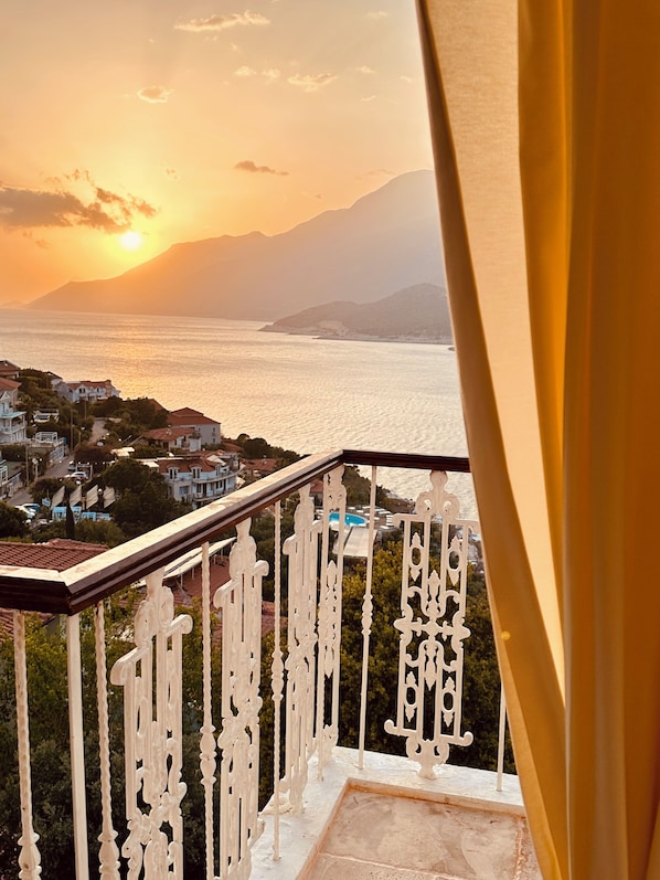 Soundproofing, free WiFi