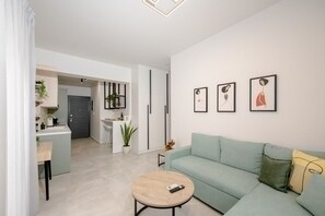 Suite | 1 bedroom, desk, soundproofing, Internet
