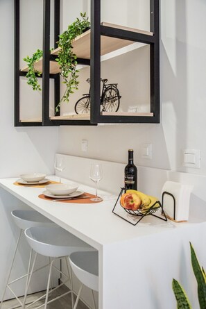 Suite | 1 bedroom, desk, soundproofing, Internet