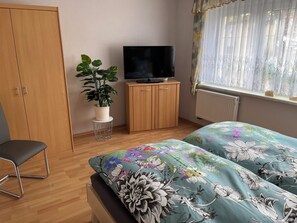 1 Schlafzimmer, Reisekinderbett, kostenloses WLAN, BettwÀsche