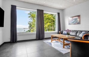 Smart TV, foosball, table tennis