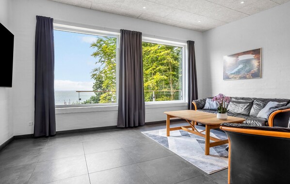 Smart TV, foosball, table tennis