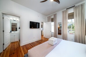 4 bedrooms, desk, iron/ironing board, free WiFi