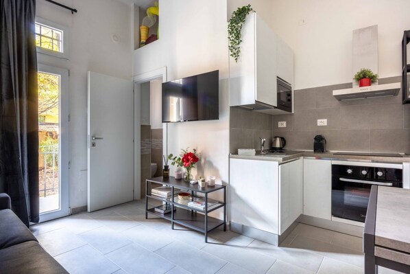 Refrigerador, microondas, horno, placa de cocina