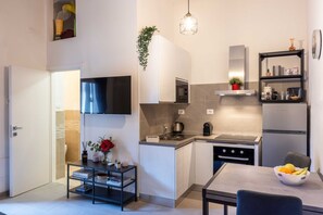 Refrigerador, microondas, horno, placa de cocina
