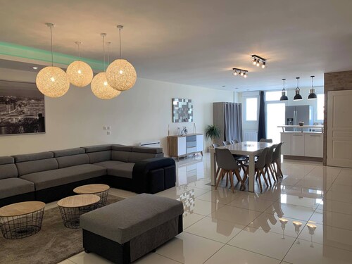 Very large renovated loft in the center of Montluçon, FREE WIFI