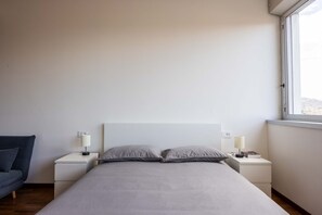 1 habitación, tabla de planchar con plancha, wifi y ropa de cama 