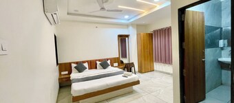 烏賈因希里納科達天堂飯店