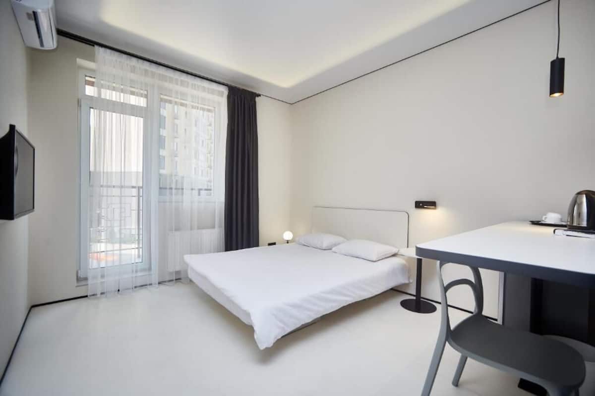 Standard Double Room, Balcony, Courtyard View | 1 bedroom, hypo-allergenic bedding, in-room safe, laptop workspace