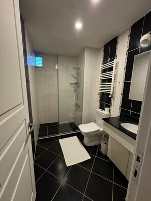 Premium Room With Balcony | Bathroom - Gran Brn Hotel Taksim (Istanbul)