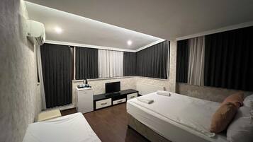 In-room safe, soundproofing, iron/ironing board, free WiFi