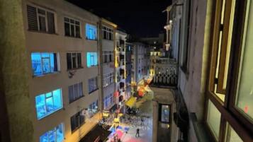 In-room safe, soundproofing, iron/ironing board, free WiFi