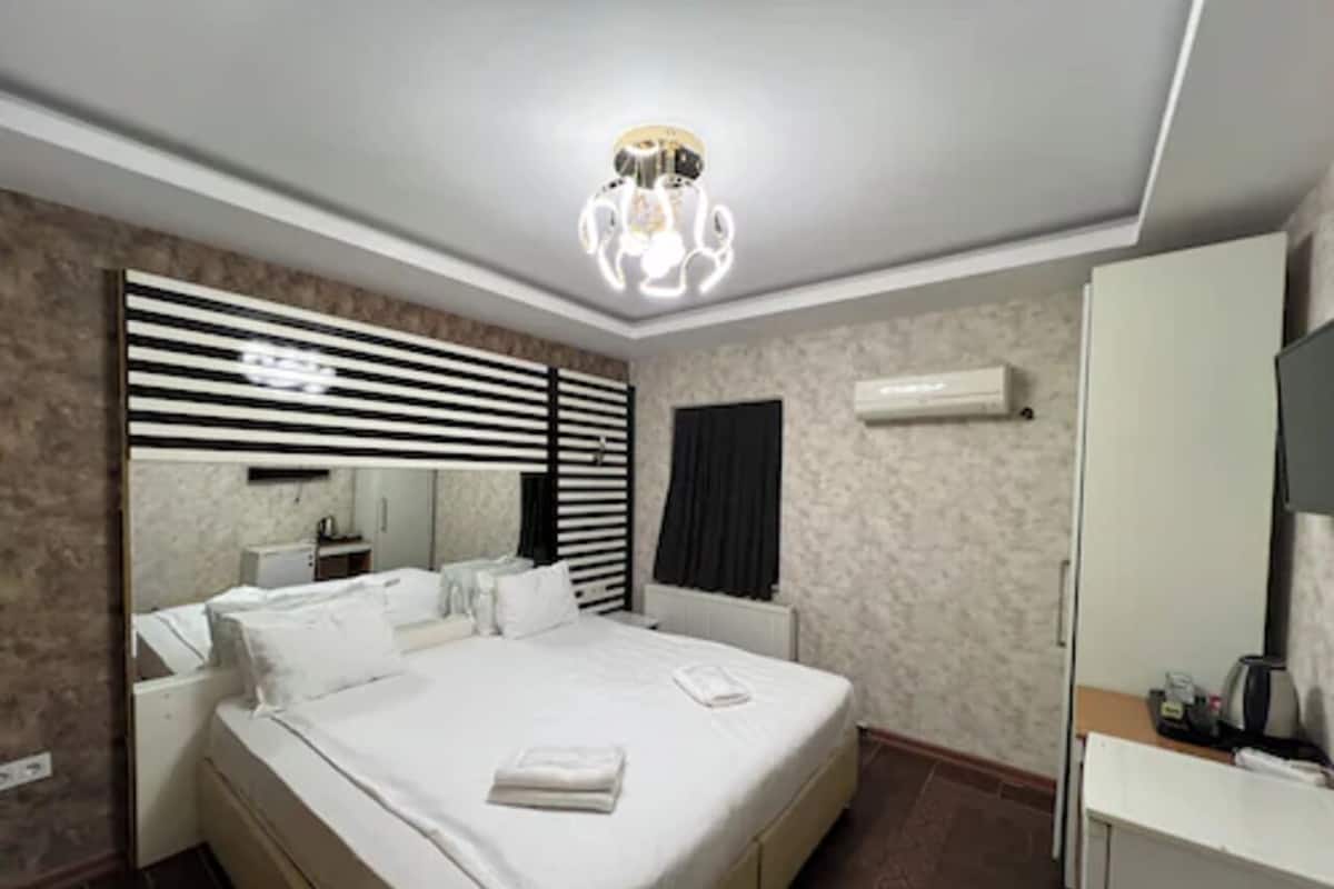 Deluxe Room | Safe på rommet, lydisolert, strykejern/-brett og wi-fi (inkludert)