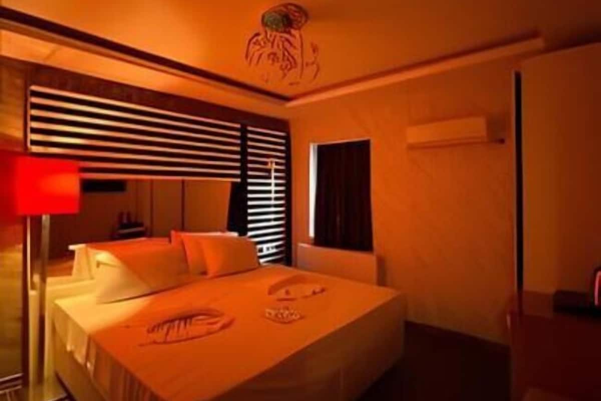 Chambre Deluxe, 1 grand lit, vue ville | Coffres-forts dans les chambres, chambres insonorisées