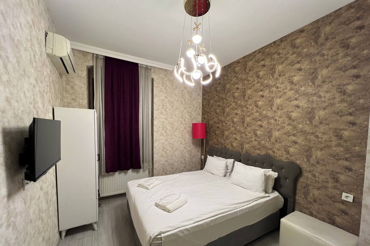 Comfort Room With City View | Safe på rommet, lydisolert, strykejern/-brett og wi-fi (inkludert)