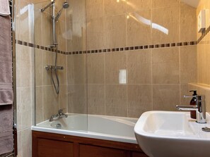 Ympäristöystävälliset hygieniatuotteet, hiustenkuivaaja, pyyhkeet