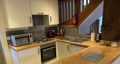 Charming Barn in Hope Valley - The Heart of the Peak District. Sleeps 7