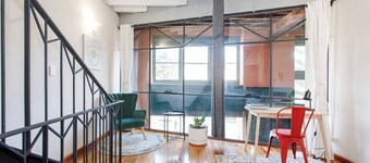 Located opposite Bathers Beach it is just a step away from the beach and cafes